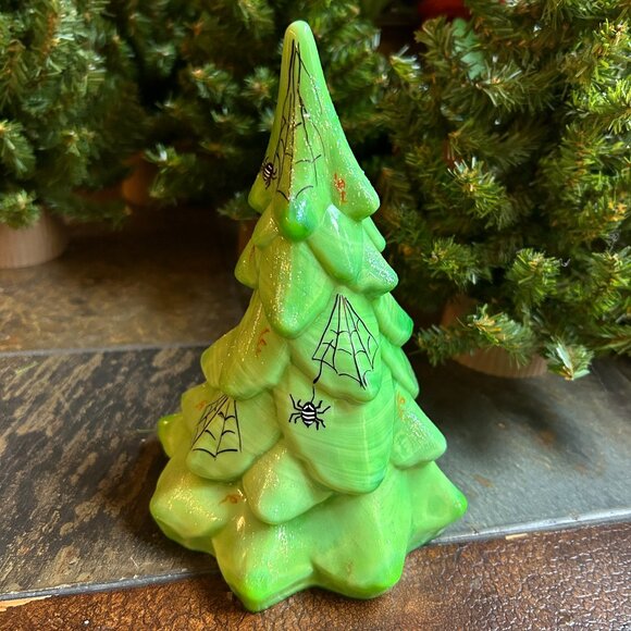 MINT Signed Fenton Hand Painted Halloween “Christmas” Tree (5569 19) - Picture 6 of 15